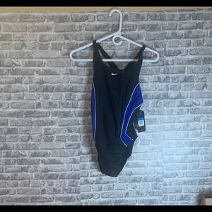Women’s sz 10 NIKE SWIMSUIT NWT